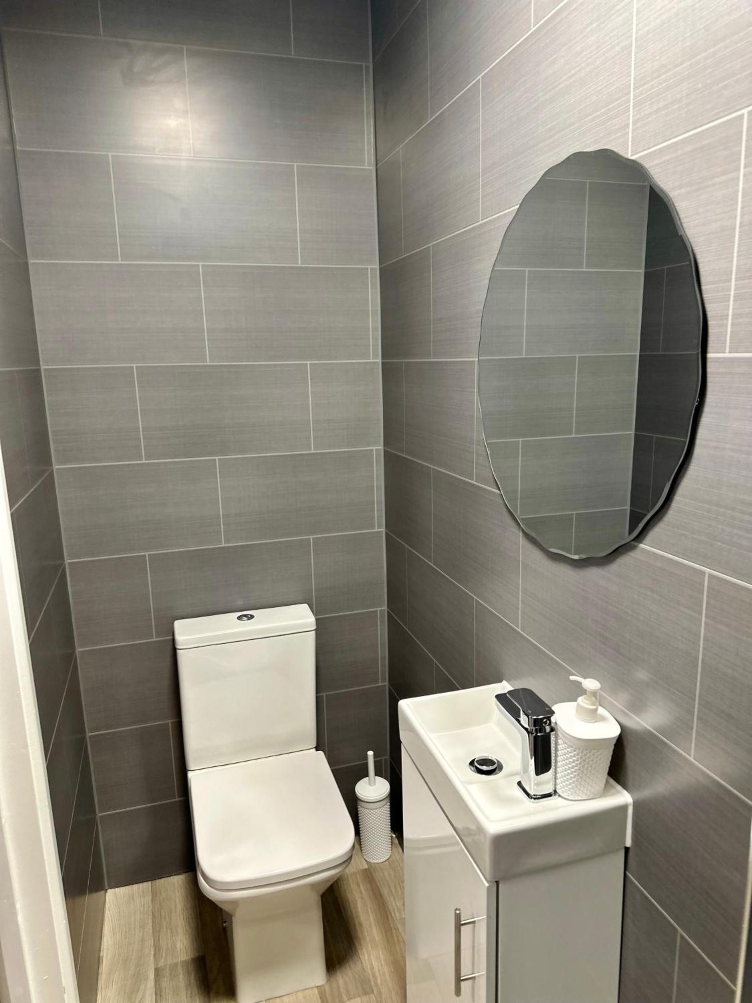 Cosy Ensuite Double Room, Near Heathrow Airport Northolt  Exterior photo