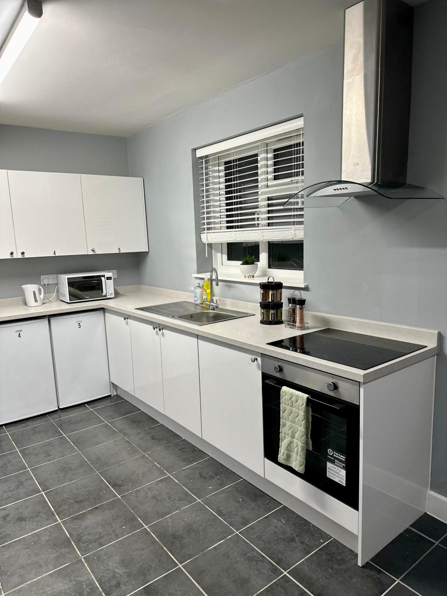 Cosy Ensuite Double Room, Near Heathrow Airport Northolt  Exterior photo
