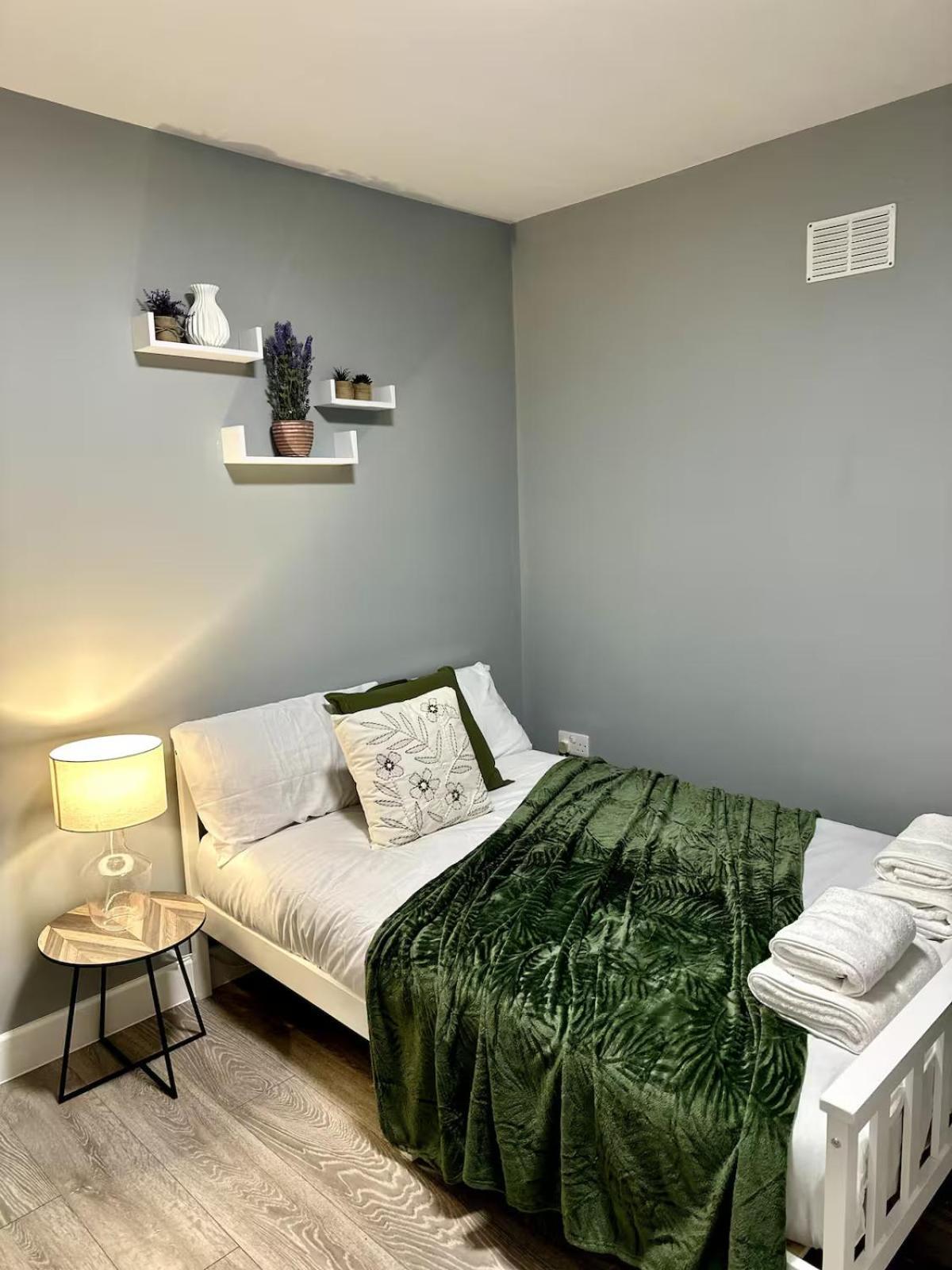 Cosy Ensuite Double Room, Near Heathrow Airport Northolt  Exterior photo