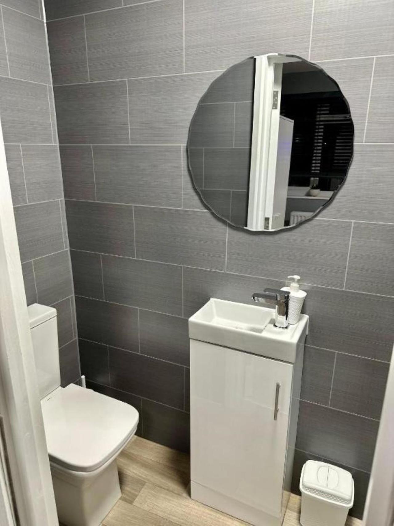Cosy Ensuite Double Room, Near Heathrow Airport Northolt  Exterior photo
